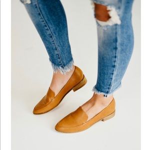 NEW Leather loafer